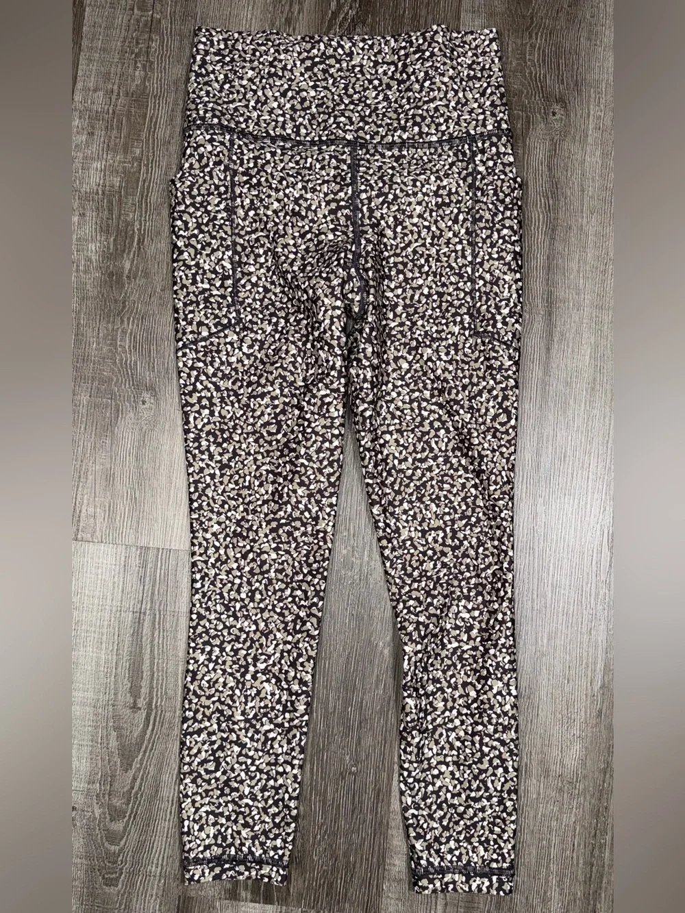 Athleta Olive Green Multi Salutation Stash Pocket 7/8 Legging- XS